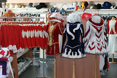 Gardekostüme im Showroom Dernbach bei Neuwied